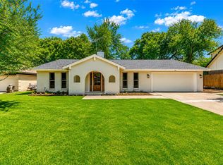 1141 Henson Dr, Hurst, TX 76053