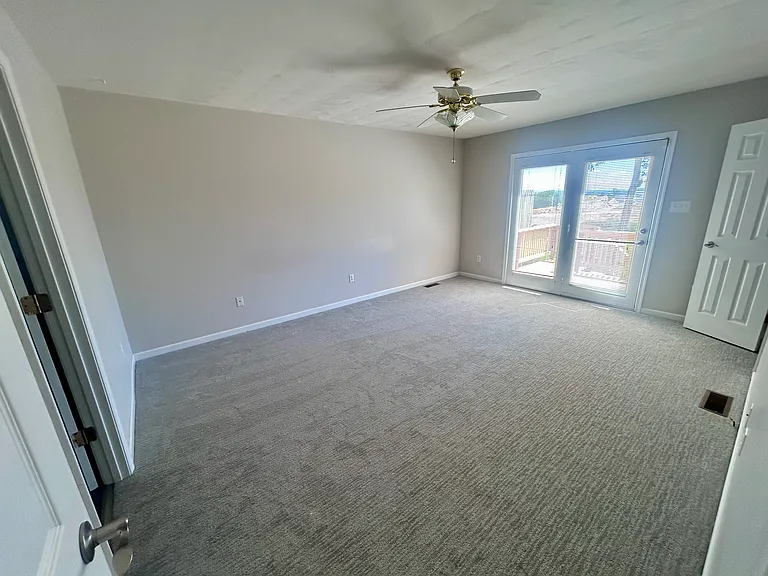 348 Diana Ct — Photo 23