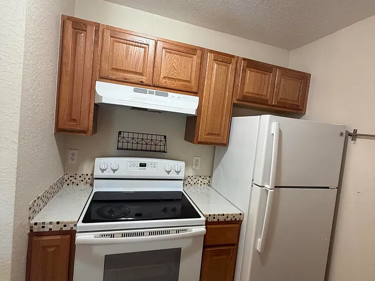 220 Columbia Dr #31 — Photo 4