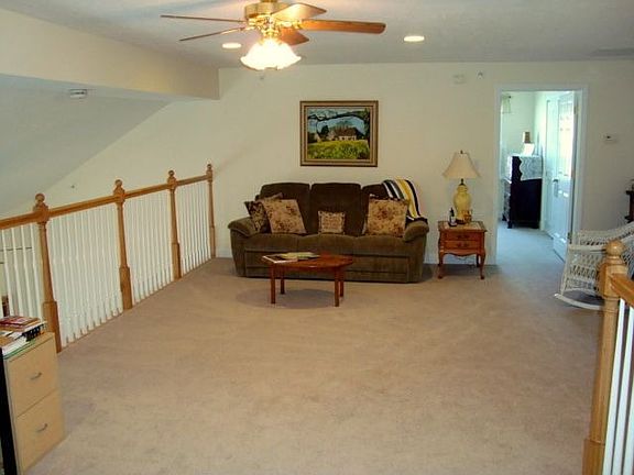 5th image of 877 Auburnville Way APT L4