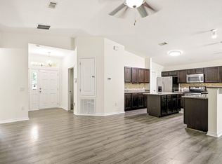 9207 Timber Ln, Navarre, FL 32566