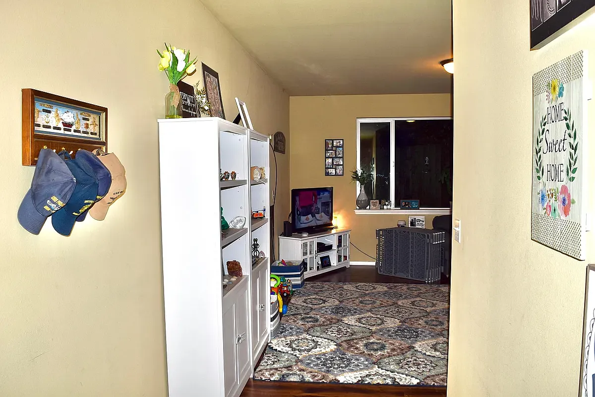 4 bed, 2.5 bath, 2164 sqft, $2,900 — Photo 4