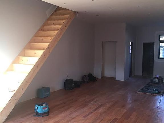 2nd image of 19a Louis Place