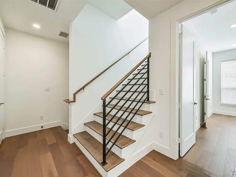 2408 Emancipation Ave #A — Photo 7
