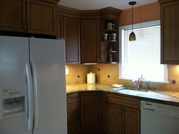 5th image of 235 Paul Ct