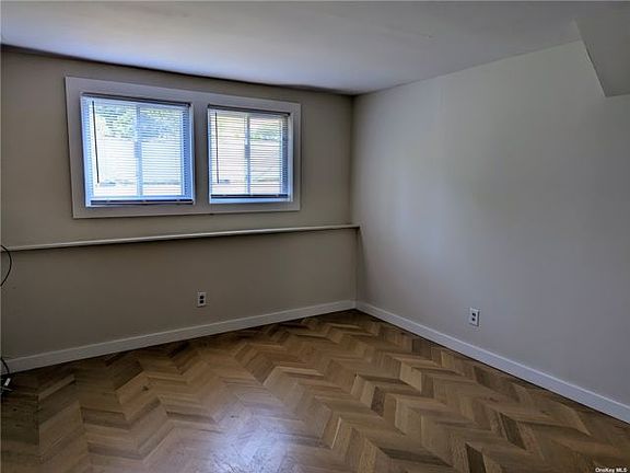 3rd image of 1901 Phillips Dr
