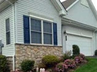 4 Canterbury Ln, Easton, PA 18045