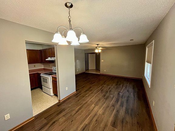 4th image of 223 Sewell St