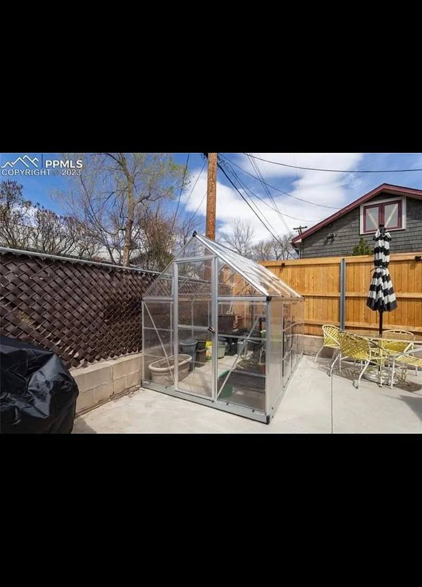 610 W Platte Ave — Photo 2