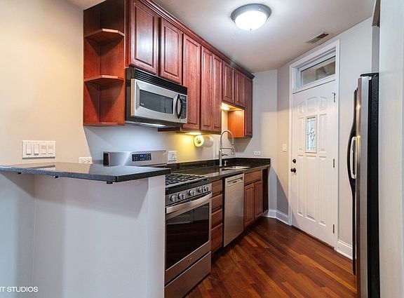 4th image of 3215 1/2 N Francisco Ave #2E
