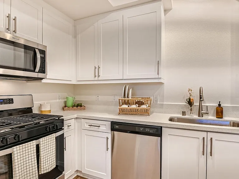 4645 Mitchell Ave — Photo 7