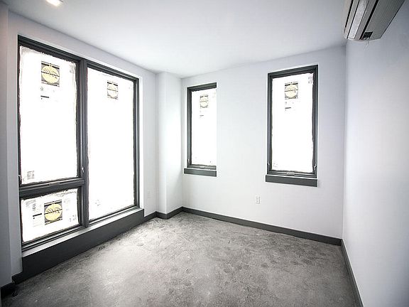 4th image of 410 Tompkins Ave #4J