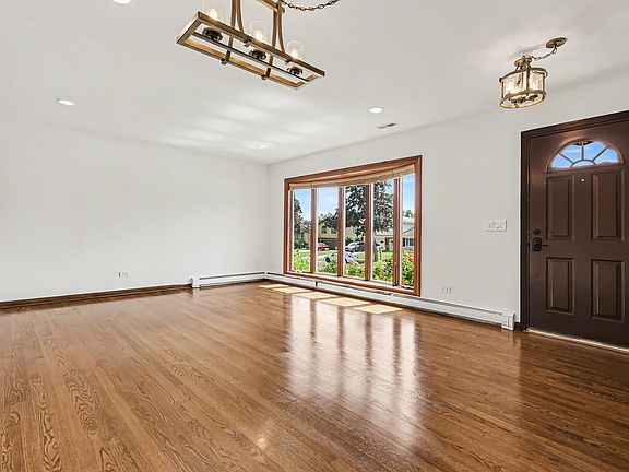 3rd image of 15W632 Virginia Ln