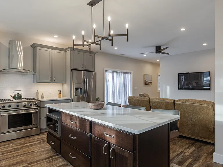 60 Dearborn Cir — Photo 5