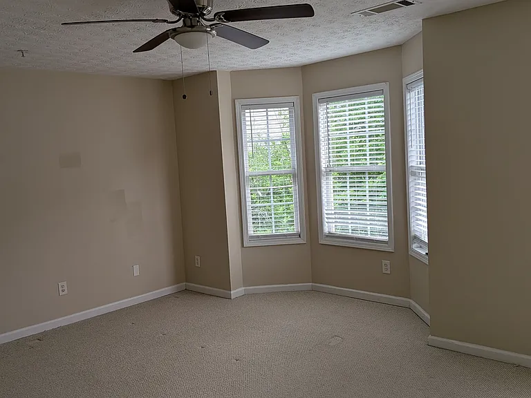 6014 Leeshire Trce — Photo 9