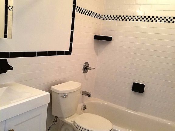 4th image of 400 E 78th St #32