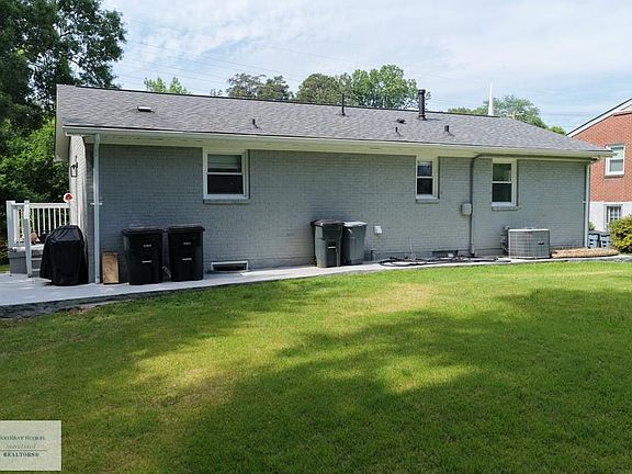 3rd image of 126 Woodberry Dr