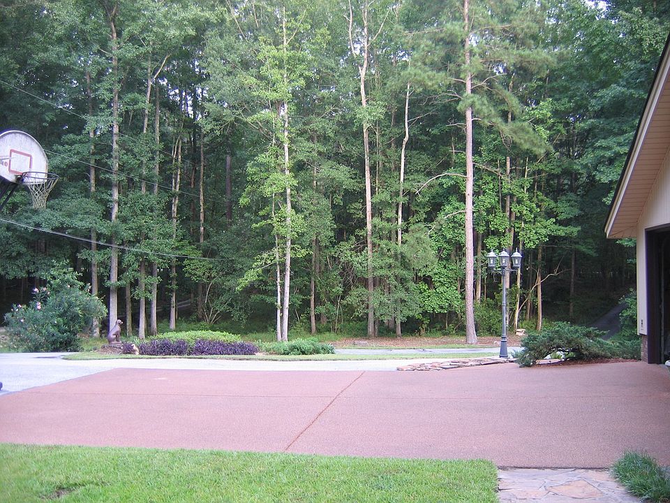 side entrance to garage