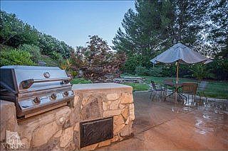 4th image of 4102 E Hillcrest Dr