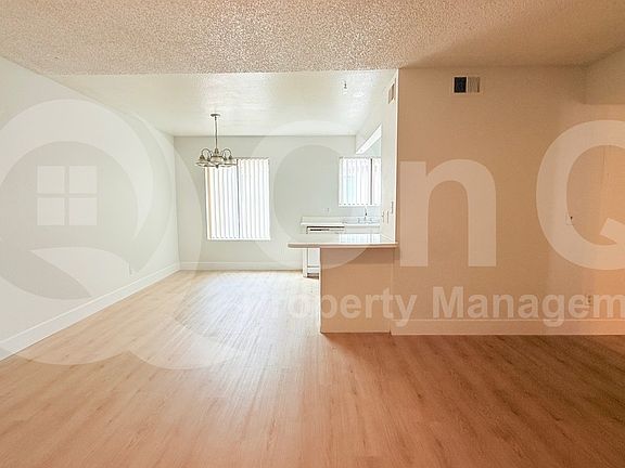 2nd image of 912 N Revere Unit 202