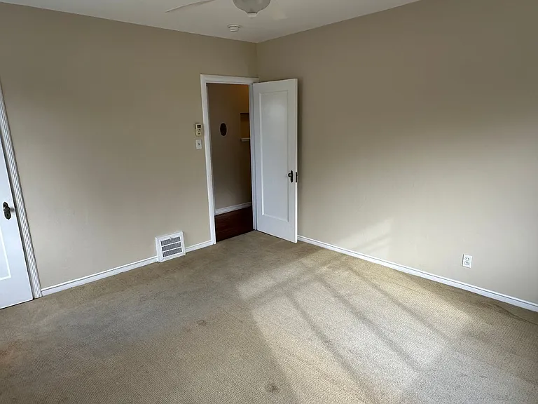 2641 Ivy Dr — Photo 16