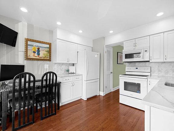 3rd image of 9375 Hamilton Ct Unit B