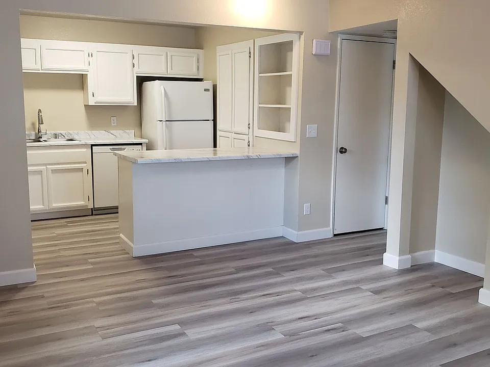1465 E Peckham Ln #30