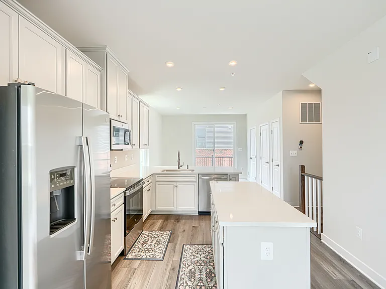 2024 Bolton St — Photo 8