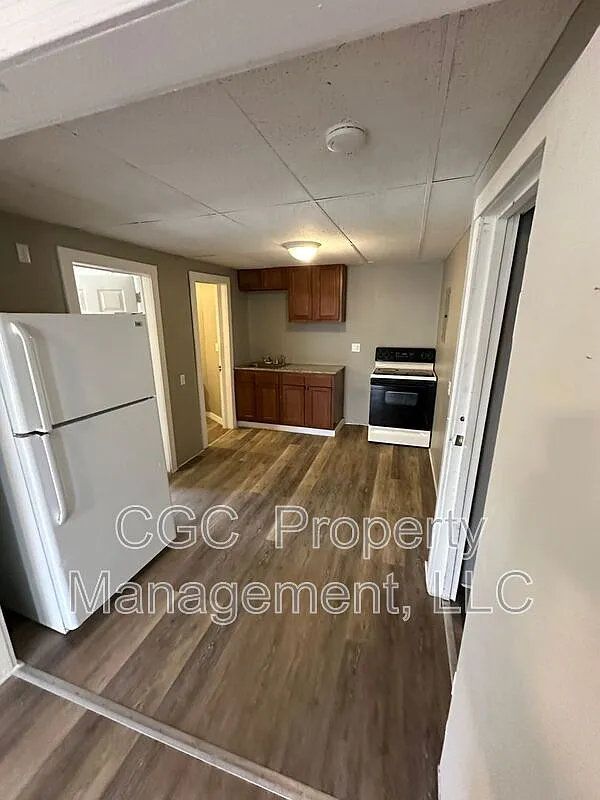 2 bed, 1.0 bath, $950 — Photo 3
