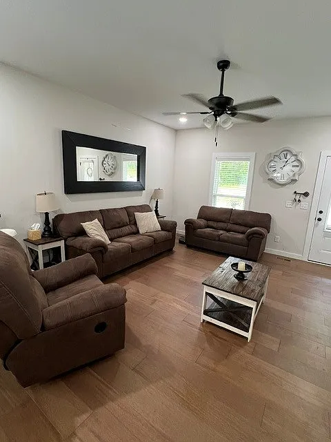 3 bed, 2.5 bath, 2000 sqft, $2,300 — Photo 3