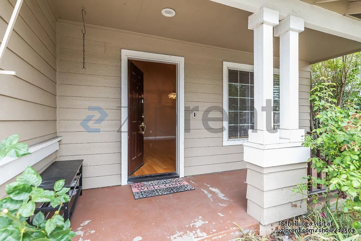 4 bed, 2.5 bath, 1797 sqft, $4,988 — Photo 3
