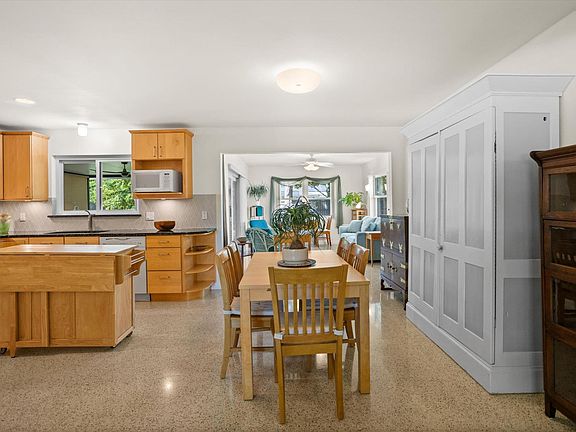 3rd image of 2577 69th Ave S