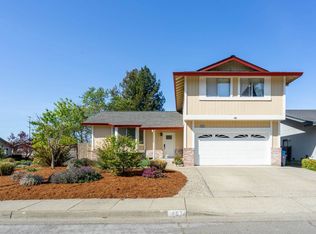 467 Firelight Dr, Santa Rosa, CA 95403