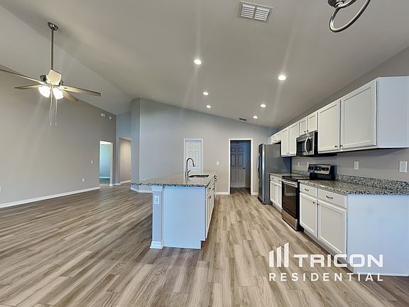4th image of 578 Lorient Dr