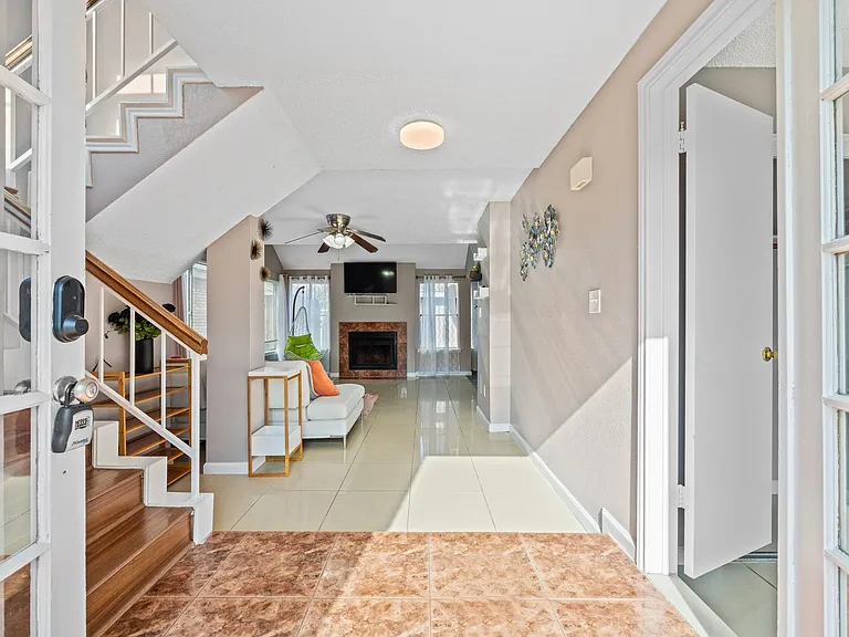 8629 Kinghaven St — Photo 4