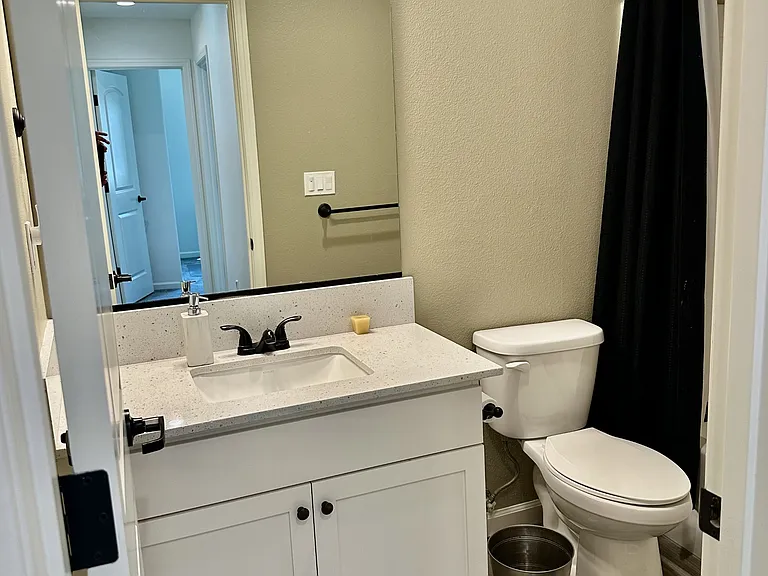677 Country Pl — Photo 21