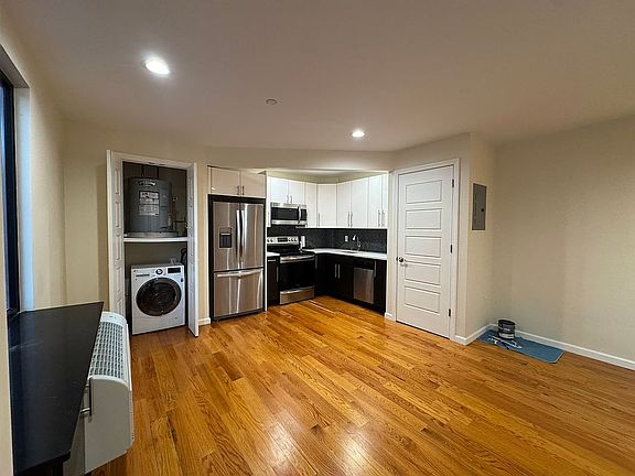 5th image of 31-10 28th Rd #3D