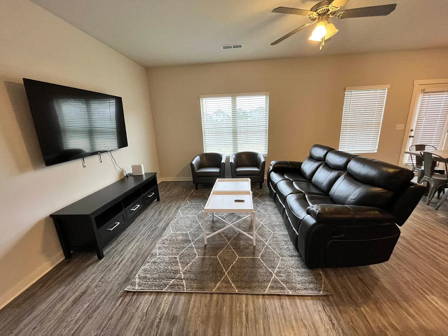 4 bed, 2.5 bath, 1824 sqft, $3,245 — Photo 4