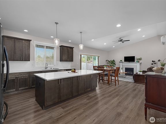 5th image of 903 Cody Street SE