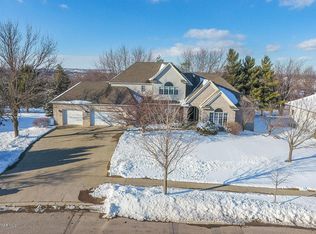 331 Wimbledon Hills Dr SW, Rochester, MN 55902