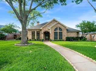 1529 Cobblestone Dr, Desoto, TX 75115