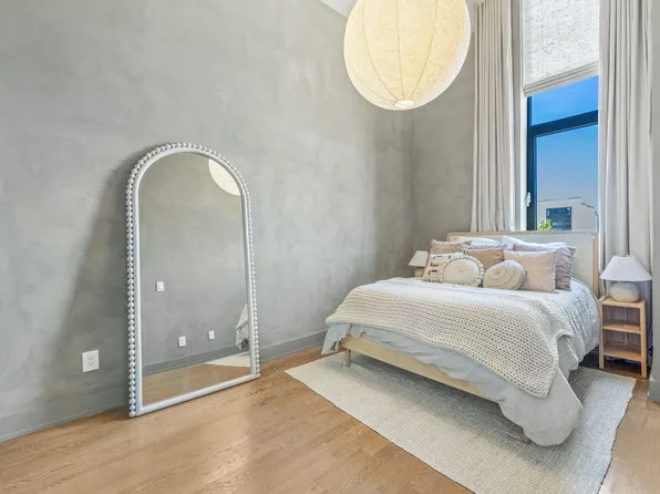 282 Nassau Avenue image 7 of 15