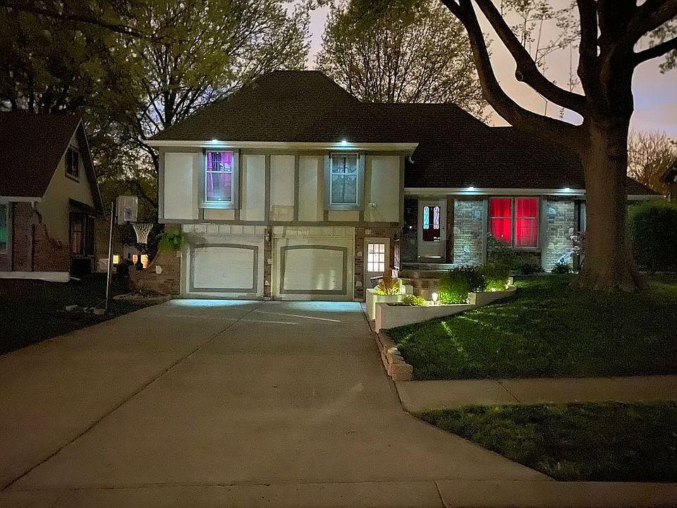 2nd image of 508 SE Vista Dr