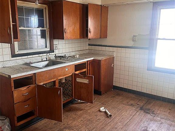 3rd image of 811 Hornsby Ave