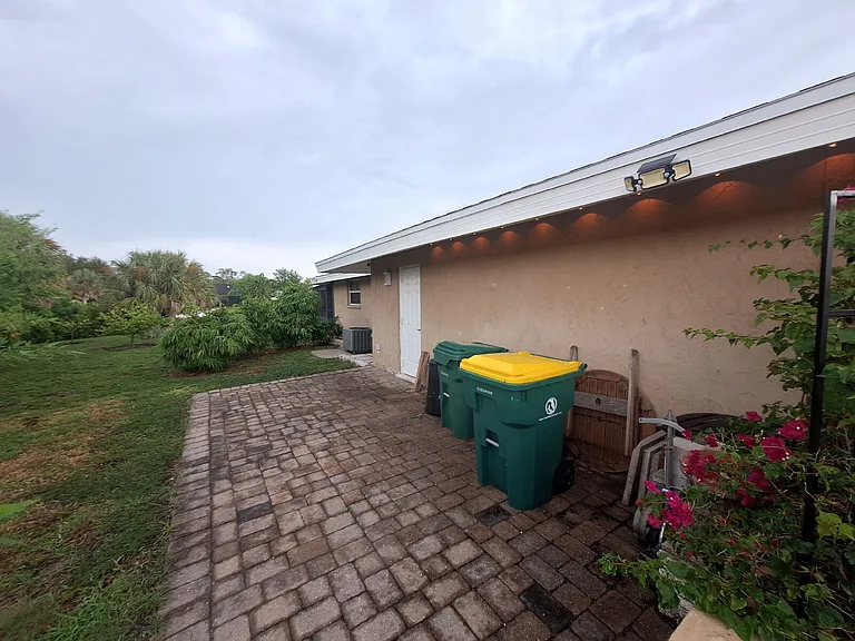4050 Yucatan Cir — Photo 39