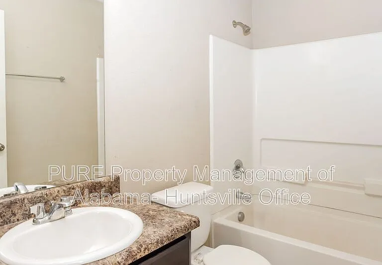 135 Wethersfield Dr — Photo 12
