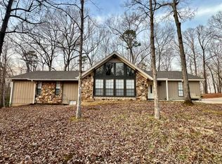 1075 Merry Valley Dr, Columbus, MS 39705