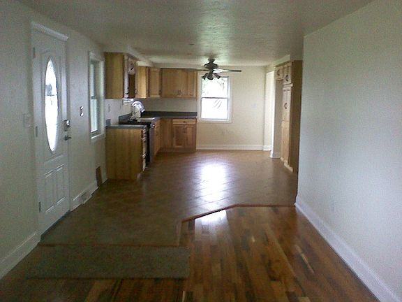 4th image of 402 Washington Ave