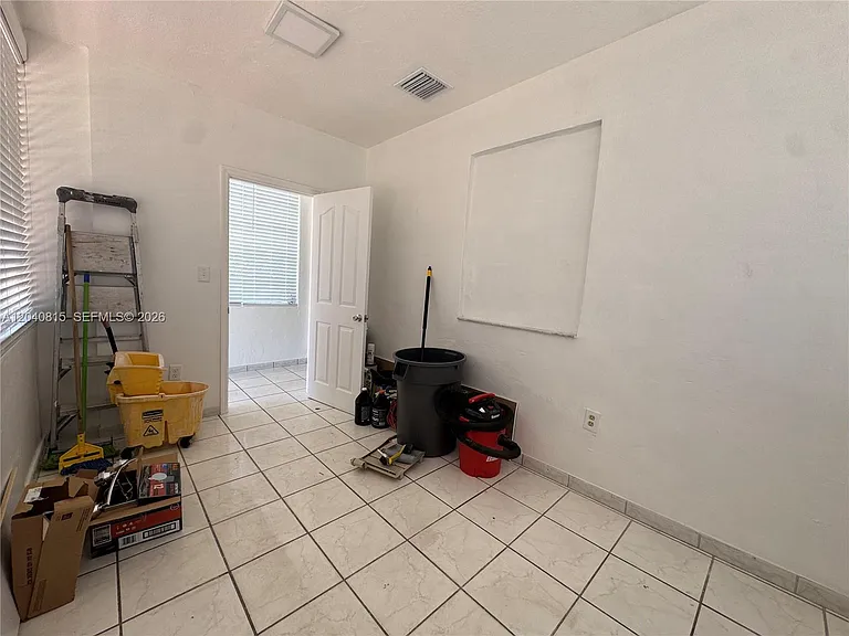 459 SE 3rd St — Photo 5