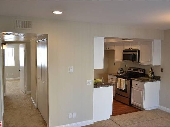 4th image of 18408 Hatteras St Unit 41